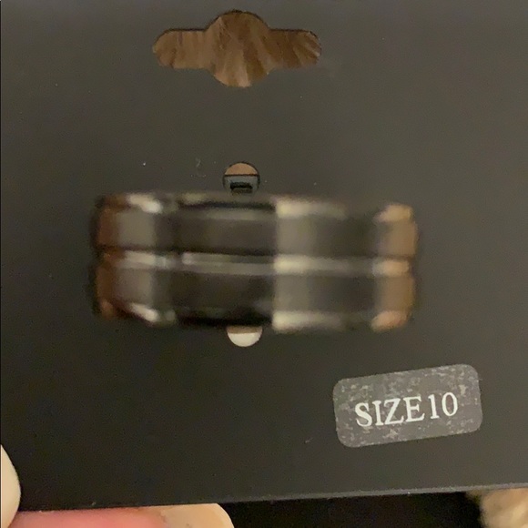 LAST CHANCE Guess Stainless Steel Hematite Rhodium Band Ring. - Picture 4 of 6